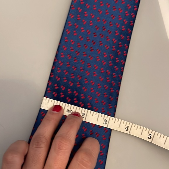NWT Neumann Marcus 100% silk vintage tie in blue and red - Picture 9 of 10